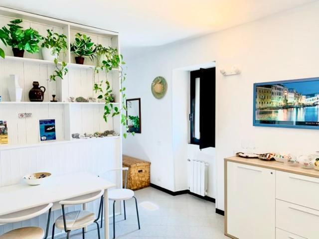 La Marina Tower Apartment With Private Sea View Terrace Vernazza Exterior photo